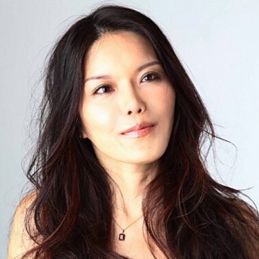 松尾 レイ REI MATSUO 「その人だけの表現」を一緒に育てていきます。